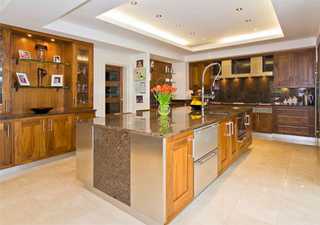 Illustration for article titled Footballer’s Snazzy House — Can You Guess The Owner?